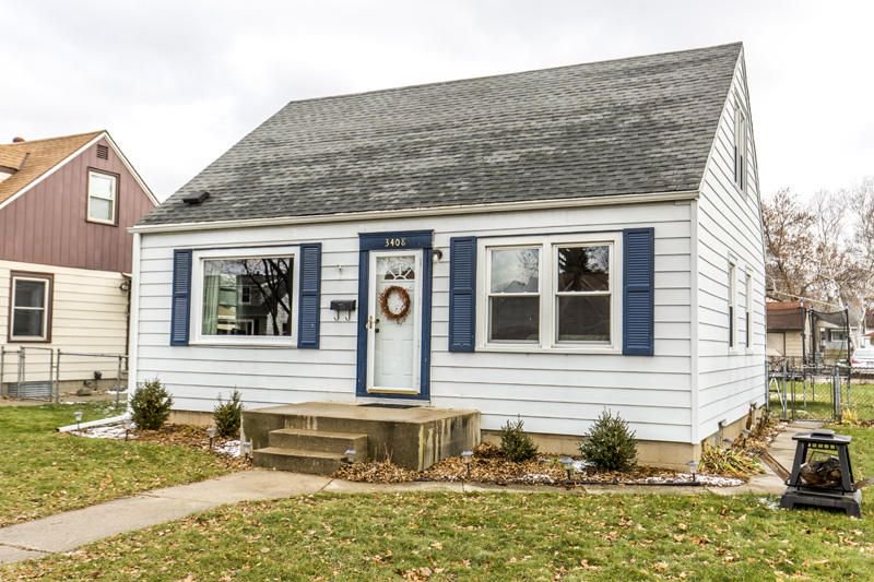 TheLienTeam's tweet photo. Happy Sunday Friends! Open house today from 12-2pm @ this beautiful cape cod! 

https://t.co/3jxviZ8Tjx

Visit our website below for additional pictures and info on this home! https://t.co/8LHXIZdGAe