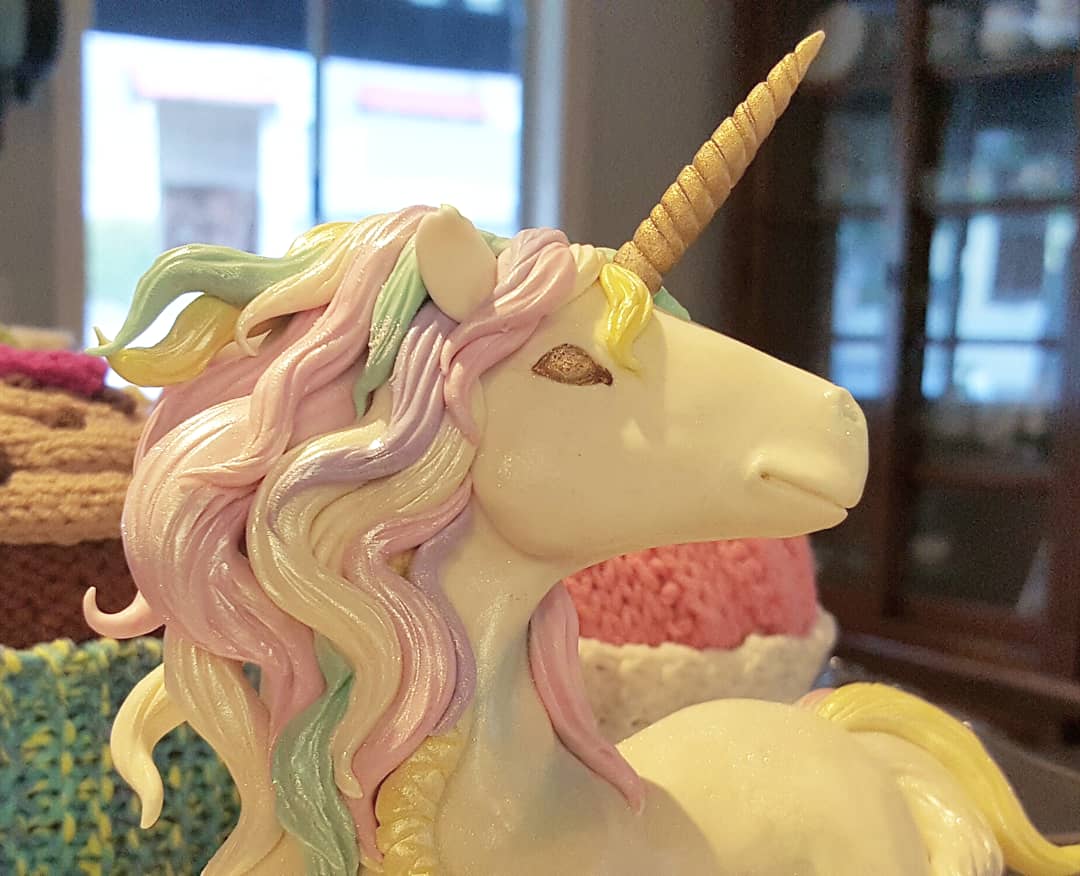 fabcakegirls's tweet photo. She's regal, beautiful and #magestic. This will always be one of my #AbsoluteFavorites
#UnicornCakes #MagesticCakes #Sculptors #WhiteChocolate #AllHandMade #SamiraisAWESOME 
#Instacakes #CakesOnInstagram #FabulousCakes #CakeToppers #UnicornCakeTopper
#CakeStyle 
#MagesticAF https://t.co/WSxbDZEruO