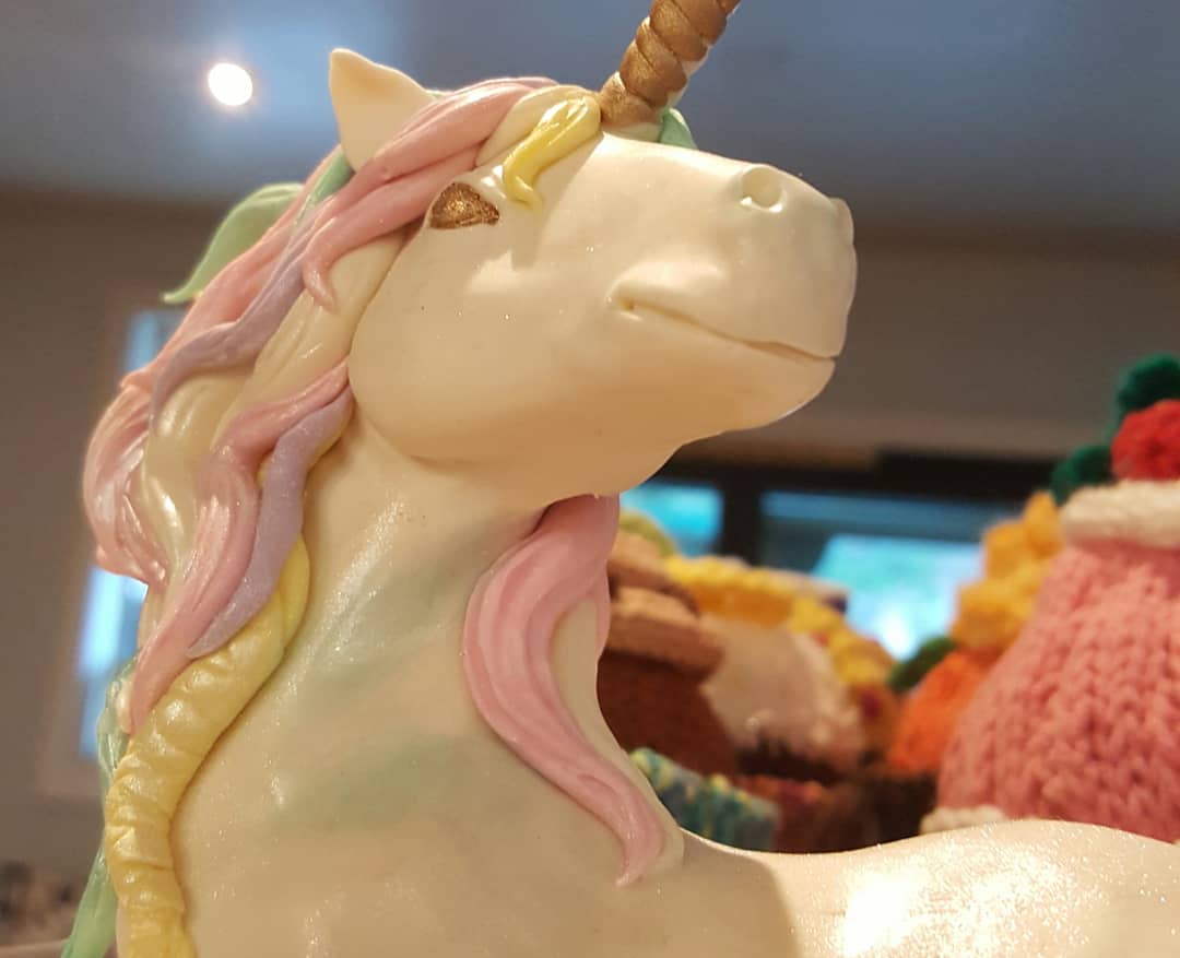 fabcakegirls's tweet photo. She's regal, beautiful and #magestic. This will always be one of my #AbsoluteFavorites
#UnicornCakes #MagesticCakes #Sculptors #WhiteChocolate #AllHandMade #SamiraisAWESOME 
#Instacakes #CakesOnInstagram #FabulousCakes #CakeToppers #UnicornCakeTopper
#CakeStyle 
#MagesticAF https://t.co/WSxbDZEruO