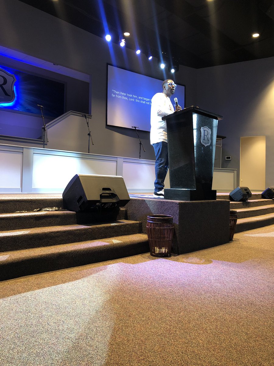 SMich_elle's tweet photo. #preachhedge 🗣🗣🗣”If we took care of our inner self 🧠 instead of taking all these selfies🤳🏽, God might could use us”  @LBHedgemon  🙌🏽 @frcfc https://t.co/eduCFDoXMa