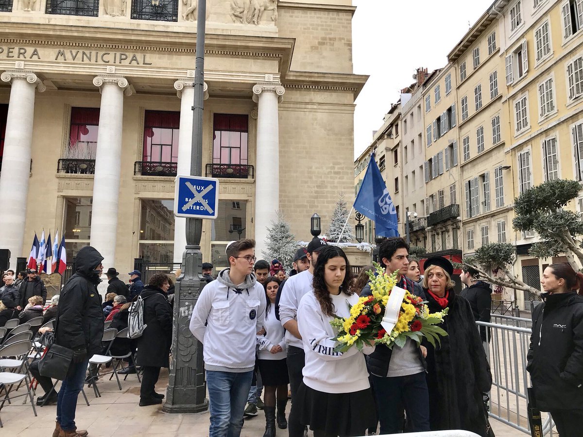 Cérémonie en mémoire des hommes et femmes du quartier de l'Opéra #Marseille déportés par les nazis avec la complicité de la police de vichy en 1943, simplement parce qu’ils étaient juifs ! #Transmission #DevoirdeMémoire