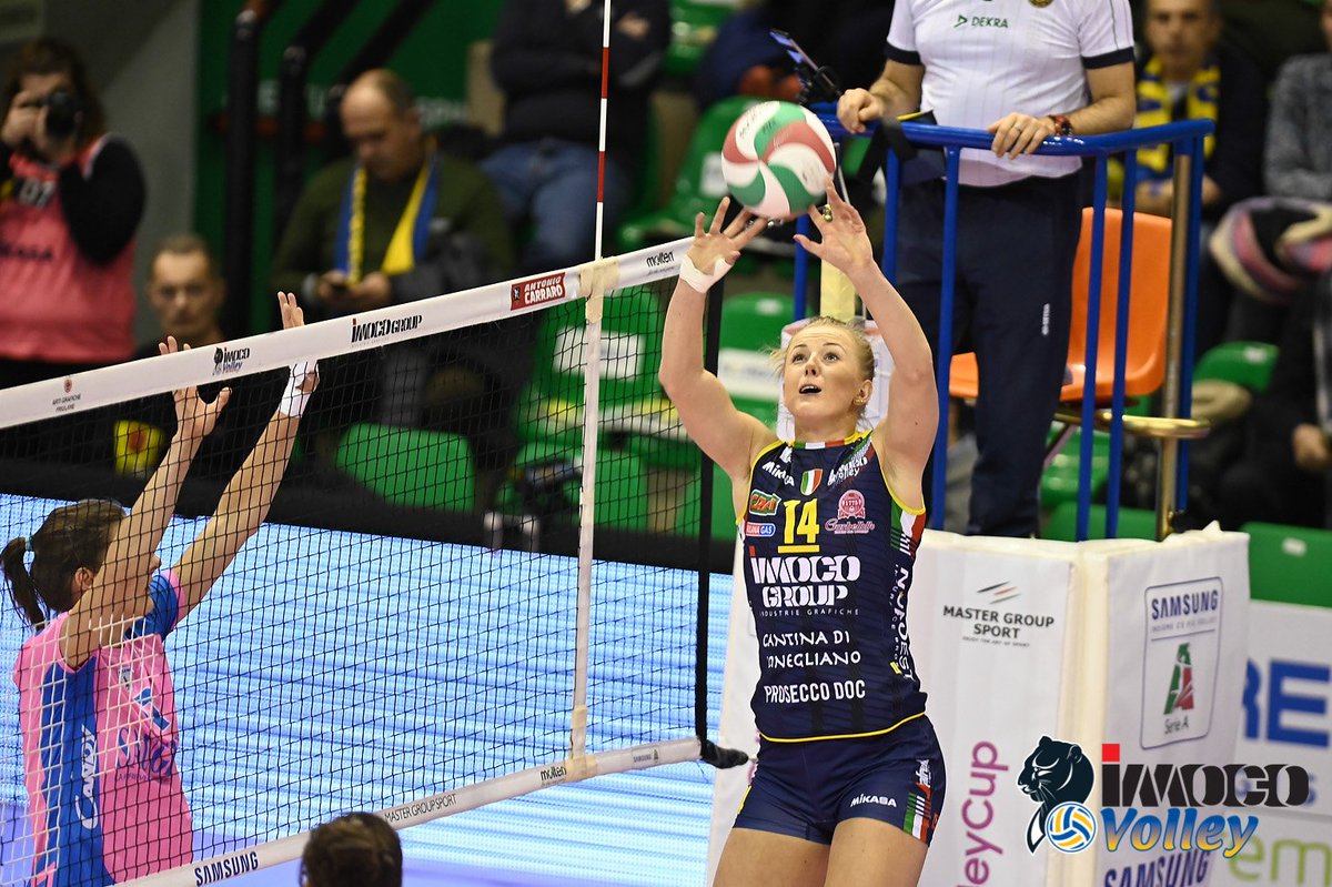 ImocoVolley's tweet image. #ConMon. #quartidifinale #coppaitalia #samsungGalaxyA
@ImocoVolley 2 @VeroVolleyMonza 1 (25-21/24-26/25-22) #imocoboom