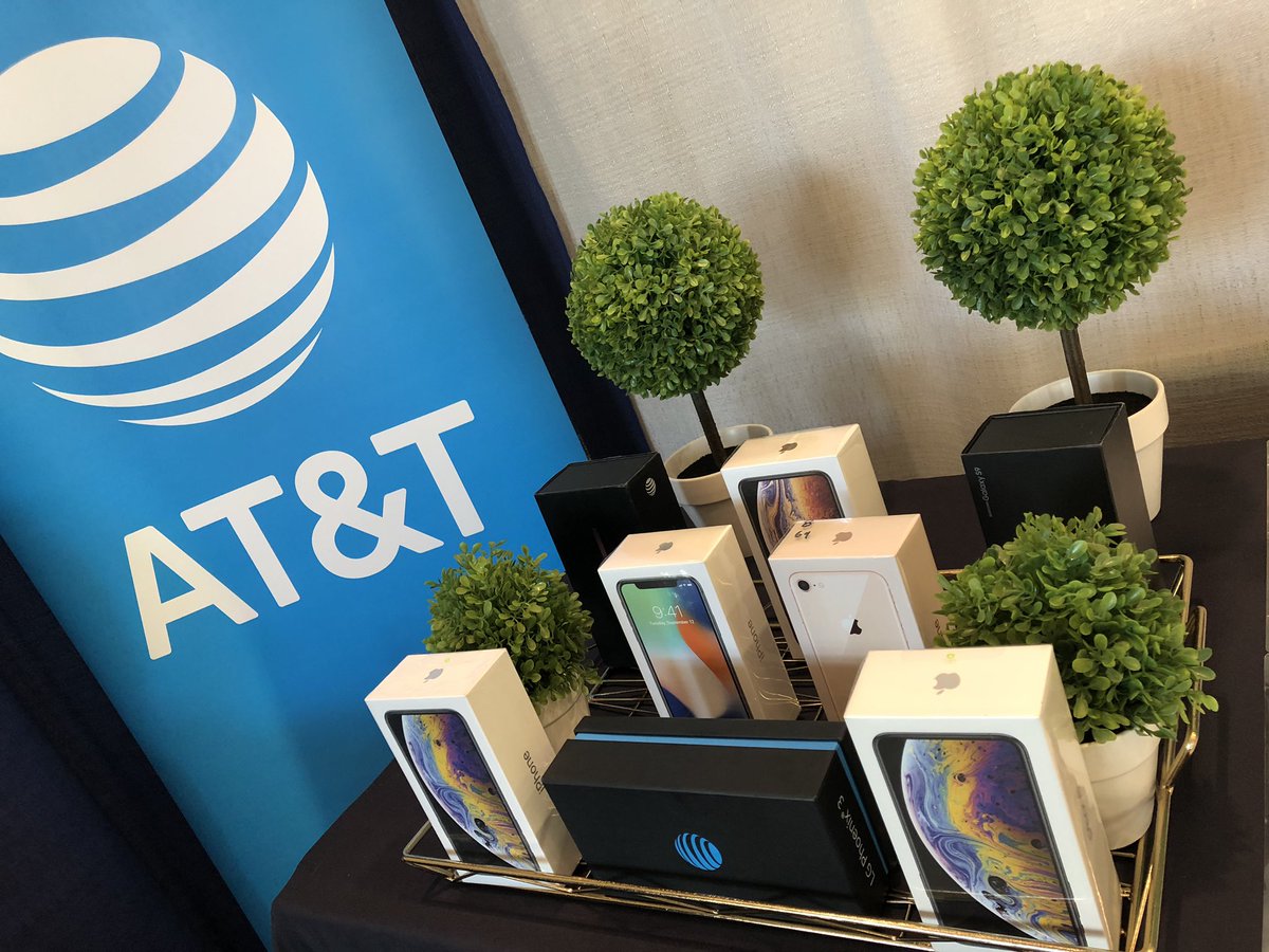 Ready to create some Sunday Sun-Shine in Walmart. It’s an AT&amp;T thing.... That’s My Thing!!
@OliviaLeGLM <a href="/Samer_Kawash/">Samer Kawash</a> <a href="/gigem96r/">Ray Aguirre</a> <a href="/shawnglinski/">Shawn Glinski</a> <a href="/DemetrusHayes1/">Demetrus Hayes</a> <a href="/TomMonahan10/">Tom Monahan</a> <a href="/GreaterLakesMkt/">Greater Lakes Market 🌊</a> <a href="/TheoTiong/">Theo Tiong</a> #PaintCentralBlue #POWERcentral #WeAreGLMQ