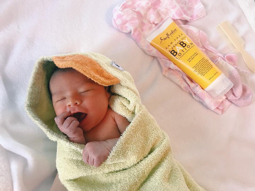 SheaMoisture's tweet image. They may not love their #firstbath, but we make sure to love their #skin, naturally! #SheaMoistureBaby 📷 homebody_mommy