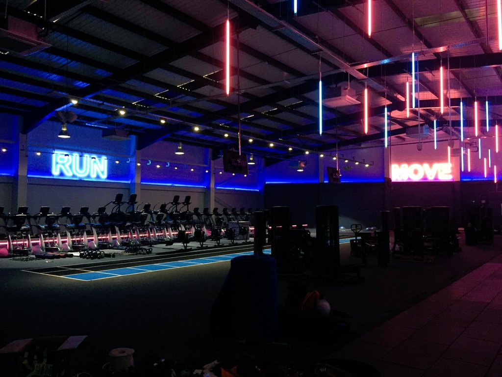 PremierSignsLtd's tweet photo. Make your business stand out with a neon sign, check out some we supplied and fitted for Pump Gyms Colchester, to really set the mood. #premiersigns #premierwraps #signage #neon #sign #gym #fitness #pumpgyms https://t.co/OLMyv6nPxX