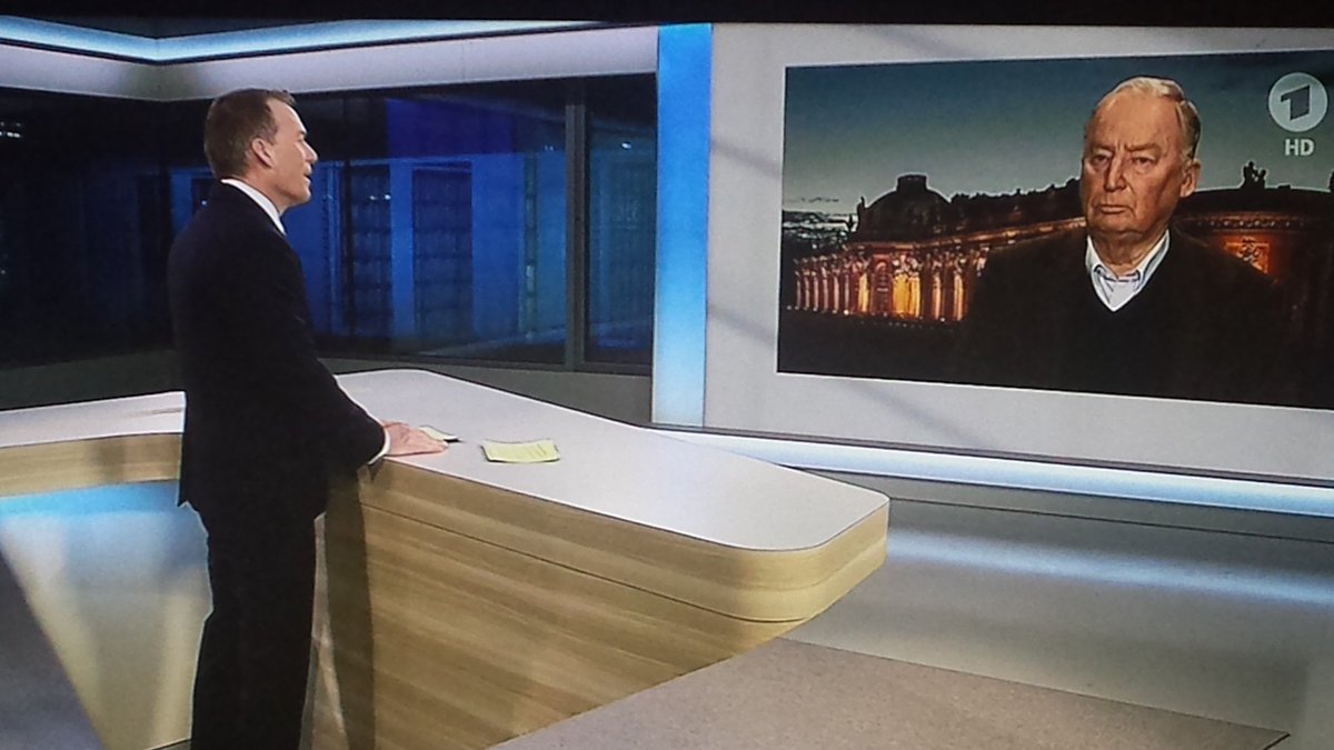 SvenIsHell's tweet photo. Haben die vor dem Interview mit Gauland einen Bericht über #SR1901 gebracht? Unbreaking News: Er will sich NICHT mit dem FLÜGEL anlegen.
#berichtausberlin #noIB https://t.co/PpJ4BRJU2d