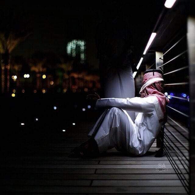 #قلبك__من__يسكنه 
نلملم بعثرة الرفاق ونجبر كسورهم بكلمه طيبه ونبتسم لهم عندما نحس بألمهم وتعبهم ونكتب عبارات لهم ك طوق النجاه الذي ينقذهم من الغرق⚘
ولكن ماذا عنك انت اذا كنت تعيش مماسبق💔