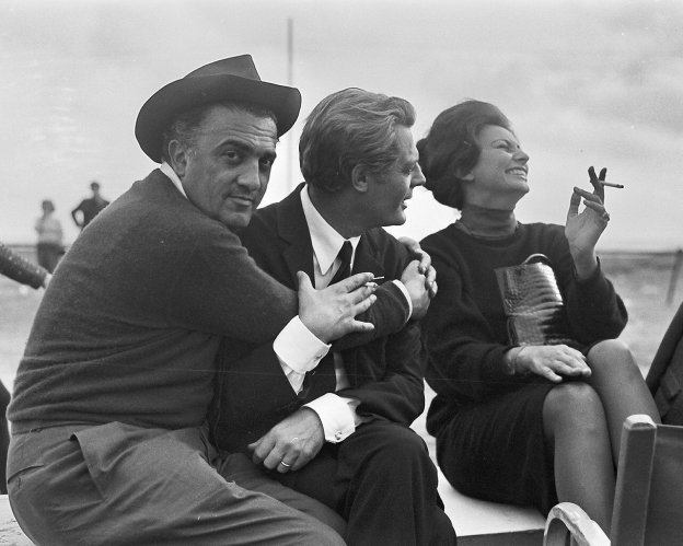AnneMortier1's tweet photo. "There is no end. There is no beginning. There is only the infinite passion of life."
#FedericoFellini https://t.co/UPsQxvNwDa