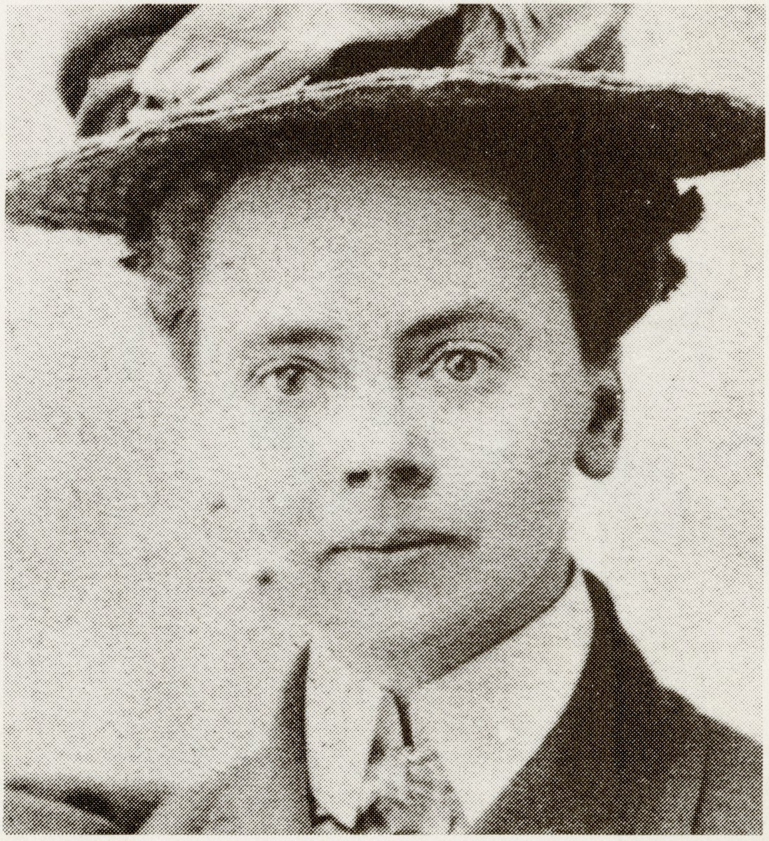 Happy Birthday to Julia Morgan! Morgan went to Paris to attend the Ecole des Beaux-Arts and in 1901, became the first women to graduate in architecture. Upon return she also became the first woman architect licensed in California. #JuliaMorgan #architect #Icon