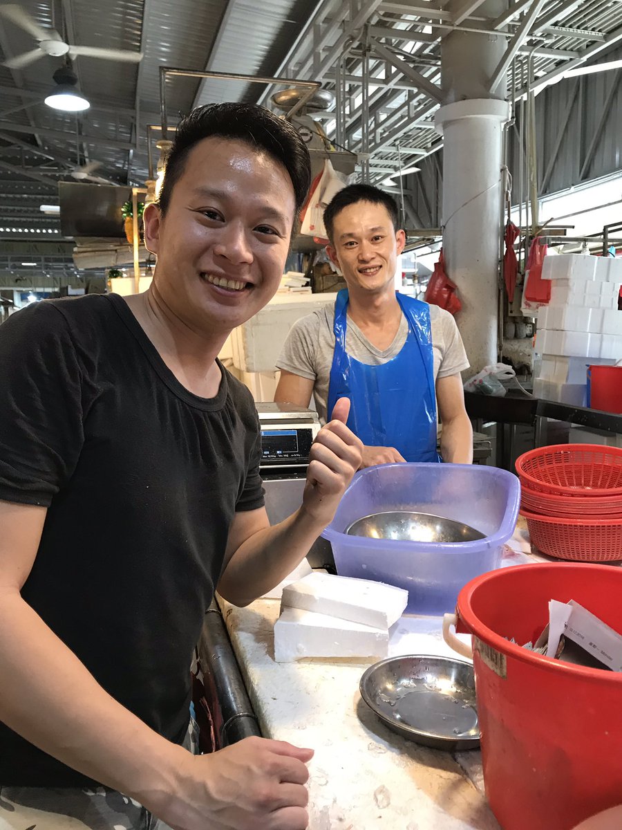 DesmondTSLee's tweet photo. 15days to #CNY2019 and our #Jurongspring market at 505 #jurongwest is abuzz, serving residents and visitors stocking up for the festivities. #ourheartlands #hongkahpoint https://t.co/emJ0Lg6X6o