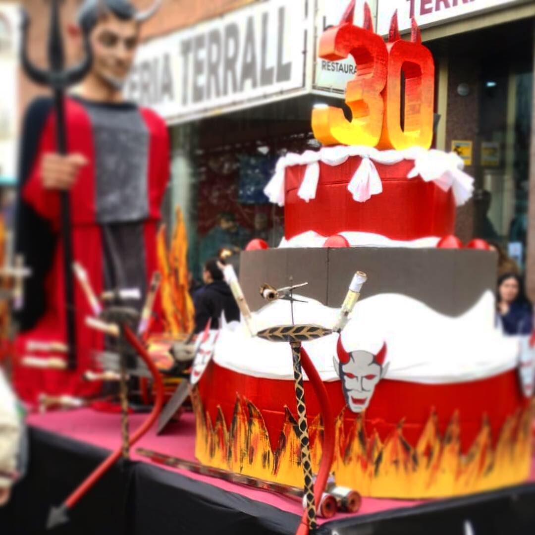 diablesrecerca's tweet photo. Els de Sant Antoni són la pell del dimoni. #DitaPopular #SantAntoni #DiablesBorgesBlanques #XXXDGr #DiablesRecerca #BorgesBlanques #FiraOli #TresTombs https://t.co/h4YQxO59QA