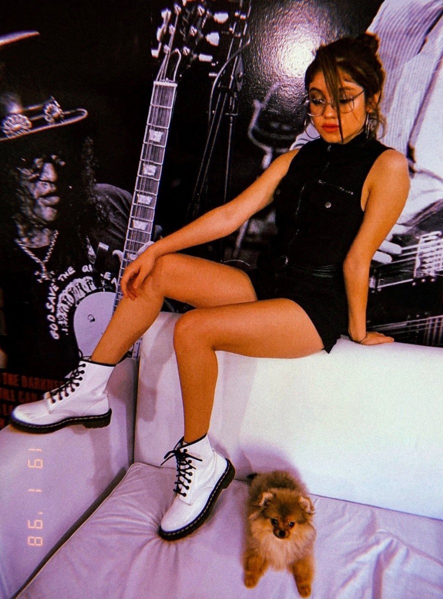 Carlaluzk's tweet photo. Cachorro é o único ser que vai te amar mais do que você ama a si mesmo.
@karolsevilla #KarolSevilla #Simbasevilla https://t.co/TYbMdT59NS