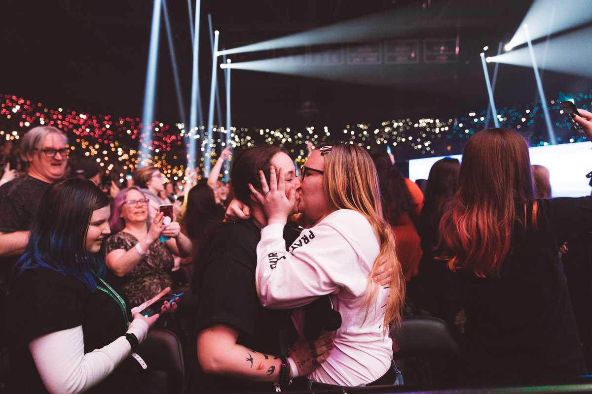 PanicAtTheDisco tweet picture