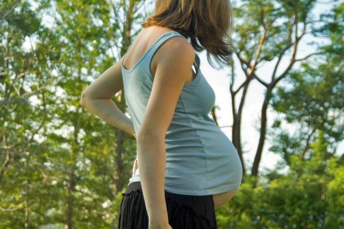 A study has found an "alarming" number of Australians are playing Russian roulette with their fertility because of a common misunderstanding of the impact that a woman's age has on egg production.  ab.co/2H4lB9k