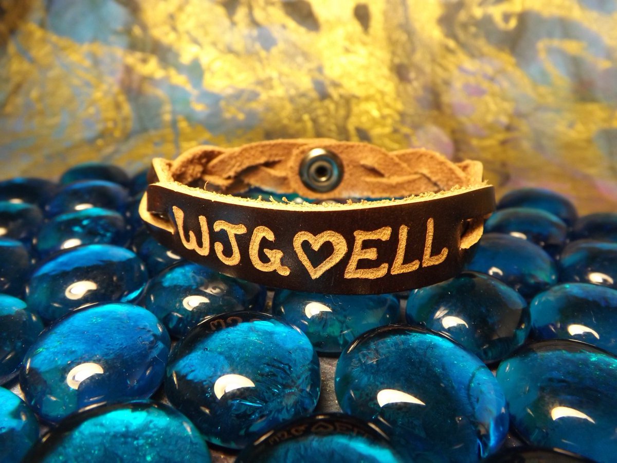 Shockwavemb's tweet photo. His and Her leather bracelets - Couples engraved leather bracelets - His and her jewelry - Personalized leathewr bracelets -Custom engraved https://t.co/j2NgpTkfPg #Etsy #ShockwaveMB #EngravedCouples https://t.co/pDvHLzDe4L