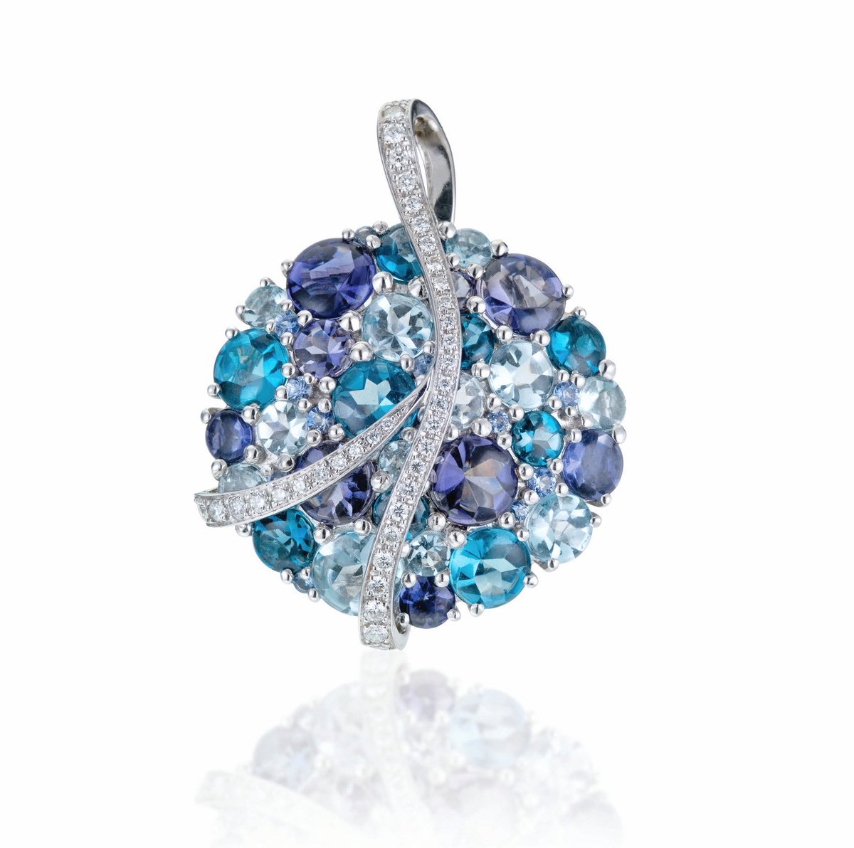 January blues? Yes please!

Pendant featuring sapphires, blue topaz and iolites, wrapped in a diamond ribbon.

Guaranteed to lift your spirits.

#finejewellery #finejewelry #highjewellery #sapphirependant #pendant #contemporaryjewellery #contemporaryjewelry