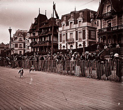 ukbettingsites's tweet photo. 1920's greyhound racing in France (possibly Deauville) https://t.co/1aIMQvSZ7v