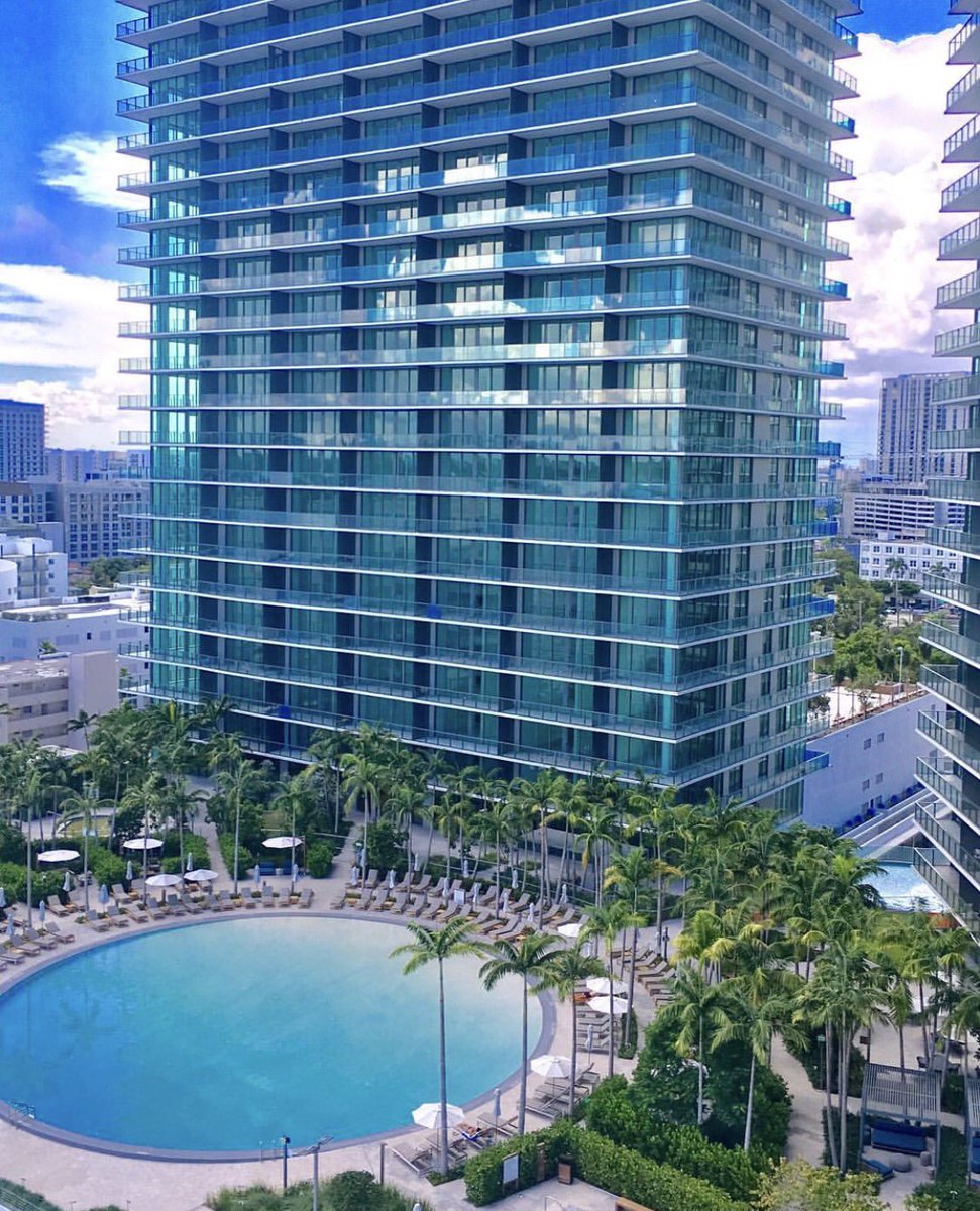 ParaisoBay's tweet photo. A tropical escape within the magic city… |photo: @mikewiesenmiamirealestate via instagram 
https://t.co/T7HLJOOmkA https://t.co/esuVNLd8tJ