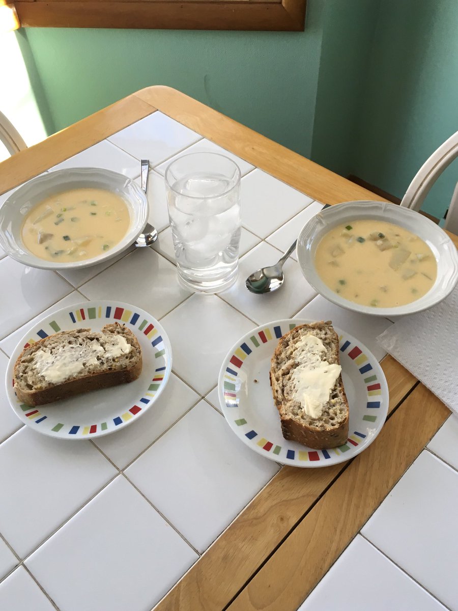 simonshack's tweet photo. Counteracting the cold with warm comfort food. #bakedpotatosoup https://t.co/FGH7zRJ9z4