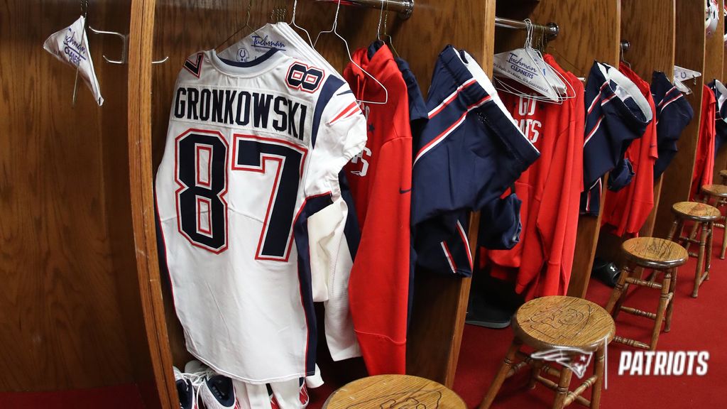 Patriots's tweet photo. It’s game day in Kansas City, MO.

📸: https://t.co/CqCKBF5G6x

#EverythingWeGot | #GoPats https://t.co/HiGw1pu6vn