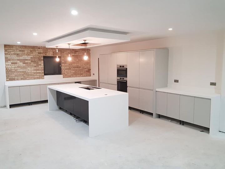 HawdonSurfaces's tweet image. CHUNKY 60mm thick bright white Staron 😀
Rebated for LED lights underneath.💡
SEAMLESS sinks going higher into the window sill🤩

⭐Info@Hawdonworksurfaces.com 
⭐07848869222
⭐HawdonWorkSurfaces.com

#HawdonWorkSurfaces #Bespoke #Luxury #Seamless #SolidSurface  #Staron