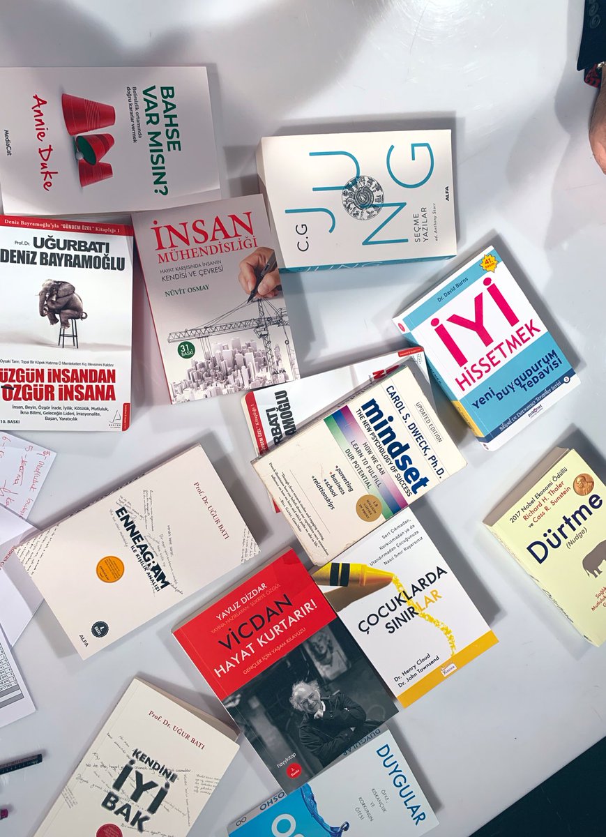 #bencemutluluk etiketine yazıp bu twiti RT yapan izleyicilerimize bu kitaplardan hediyeler gelecek ♥️📚

<a href="/ugurbati/">Uğur Batı</a> 
<a href="/HumeyraErgul/">Psikolog Notları</a>