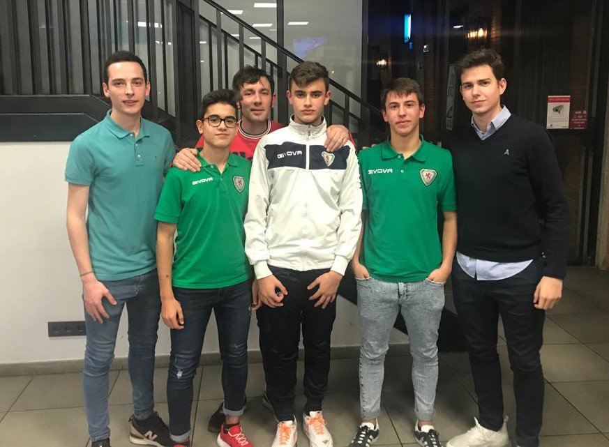 futbolbaseleon's tweet photo. 🗣️ ESCUCHA |

Ya puedes volver a escuchar @LaBasedelasEstrellas de esta semana
En el espacio de @RMarcaLeon contamos en esta ocasión con:

👉 @orbigo11 del @AtleticoAstorga 
👉 @aaronpdlf de @CyDLeonesa 
👉 Cadete del #AtcoPinilla

#leonesp

Todo aqui:

▶️ https://t.co/oQjgjj2pvo https://t.co/KYH7NLa3ta