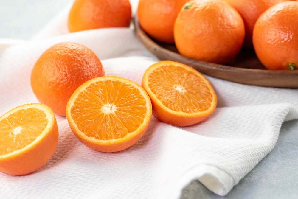 MelissasProduce's tweet photo. The #producepickoftheweek is one of our favorite tangerines during #wintercitrus season - Neapolitan® Tangerines!! 😍🍊Be sure to tune in to @ChefJamieGwen Radio show on @KABCRadio today at 12 PDT to hear more! 🎙 https://t.co/KIPULDgU01