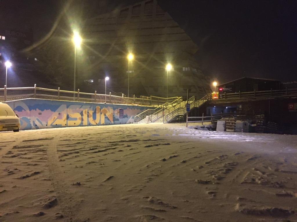 Astunesqui's tweet photo. Parking Astún ahora mismo! ❄️❄️❄️ https://t.co/DUFeEL82Dl