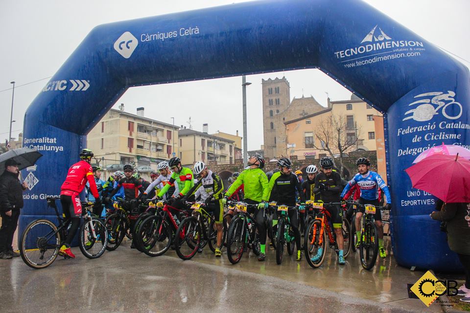 ciclismecat's tweet photo. El #GPLaSelvaBTT ha continuat aquest diumenge a @AjuntamentBreda, on 150 ciclistes han desafiat la pluja a la Crematorrons!

👉Notícia i totes les classificacions, a la web: https://t.co/vT8qTcY0Du
#ciclismecat #BTT

📸Adrià Corella /acmfotograf/ https://t.co/apLMvVjmsn