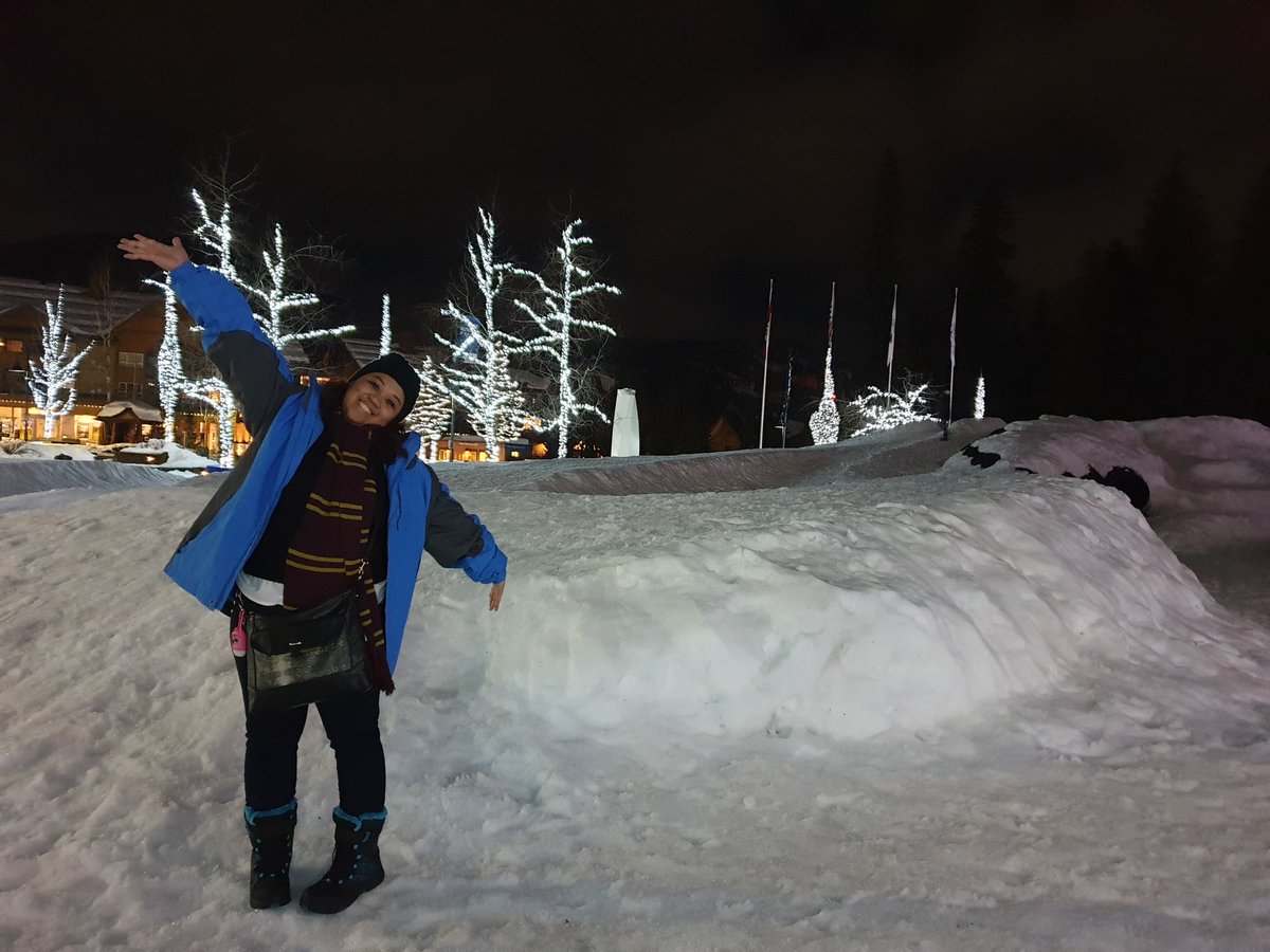 bubblysage's tweet photo. Stayed out till 2am last night at Whistler Village and experienced falling snow for the first time. โ๏ธ Huge full moon out too! โค๏ธ Went sledding down a small slope and it was so fun ๐๐๐
#sagewanders2019 #freezinghands https://t.co/fImAGc5NNG
