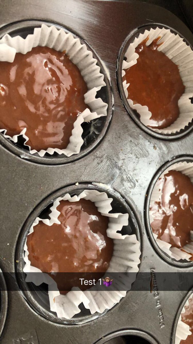 Msce___'s tweet photo. Bon pour ces petit gâteau il vous faut : 100G de farine / 175G de nutella / 3 œuf  préchauffé et cuire à 180*C au four pendant 23/30min ❤️ https://t.co/G1nTPxp6Mr