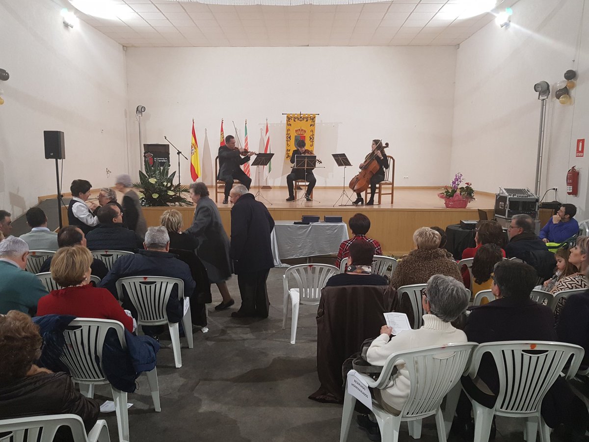 acberdion's tweet photo. Concierto en la Solemne Entrega de Distinciones y Honores de Villaralbo, donde se homenajeó a los habitantes que cumplían 90 años y a los recientemente jubilados, M. Rosario Morillo y Carlos Rubio, enfermera y profesor del pueblo respectivamente. #Villaralbo #Zamora #Berdion https://t.co/4thUemdJ7z