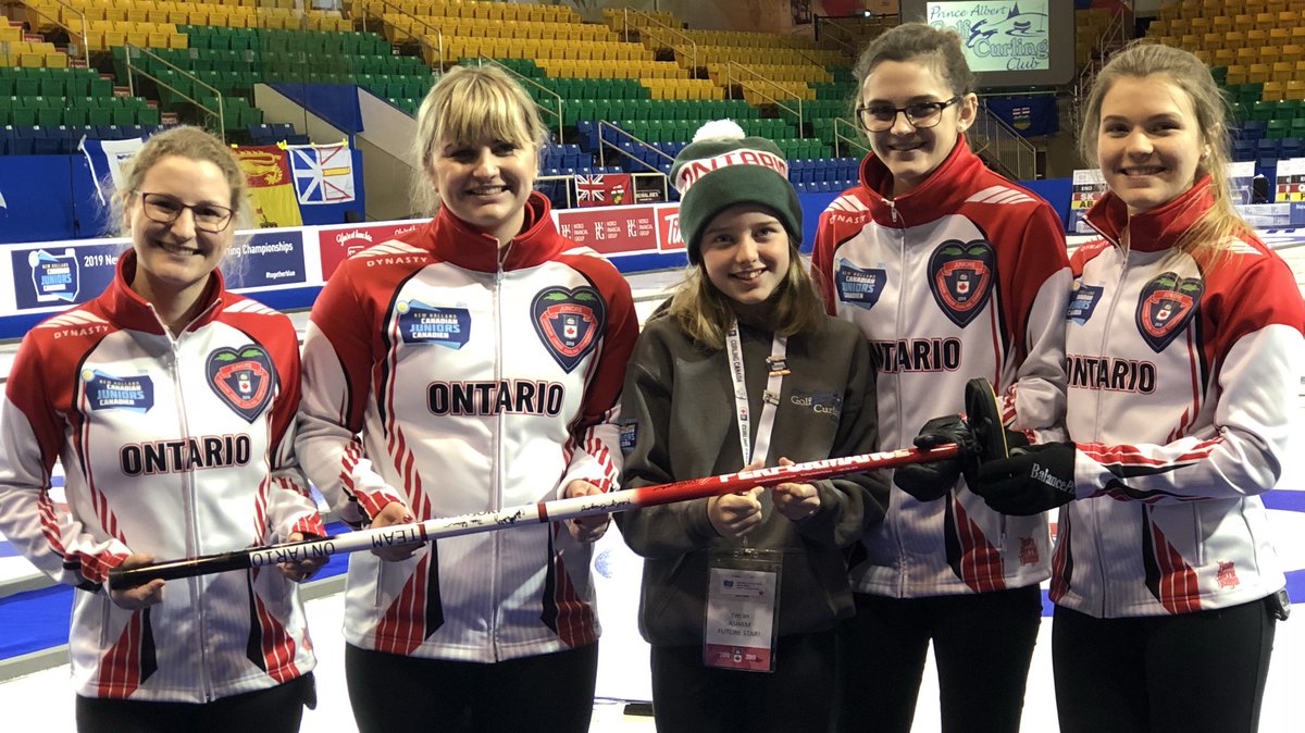 Inspiring the next generation of curlers! <a href="/TeamCoburnCurls/">Team Coburn</a> signs a broom and poses for photos with <a href="/AshamCurling/">ASHAM</a> Future Star Berlyn #CJCC2019