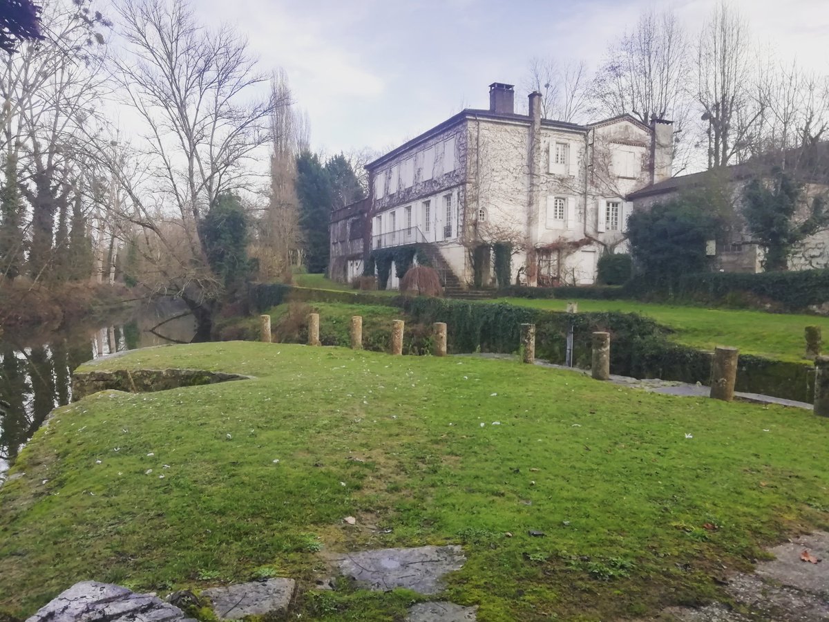 BooksWhen's tweet image. Petite promenade entre mes deux pays ! Quel bonheur de retrouver #lemoulindeloubens en plein hivers 💜