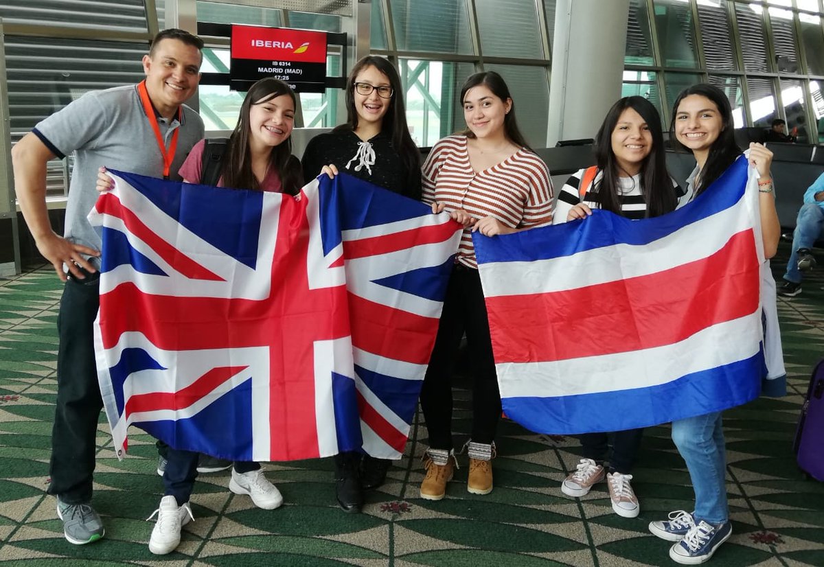 colegiosantate2's tweet photo. Felicitaciones a nuestras #estudiantesempoderadas con sus docentes de inglés @EddieRamrezRod1 @tanyarojasperez por su participación en el campamento de Inglés Intercultura 2019. Éxitos y muchos aprendizajes!!!* https://t.co/q8HJ1YcZr3