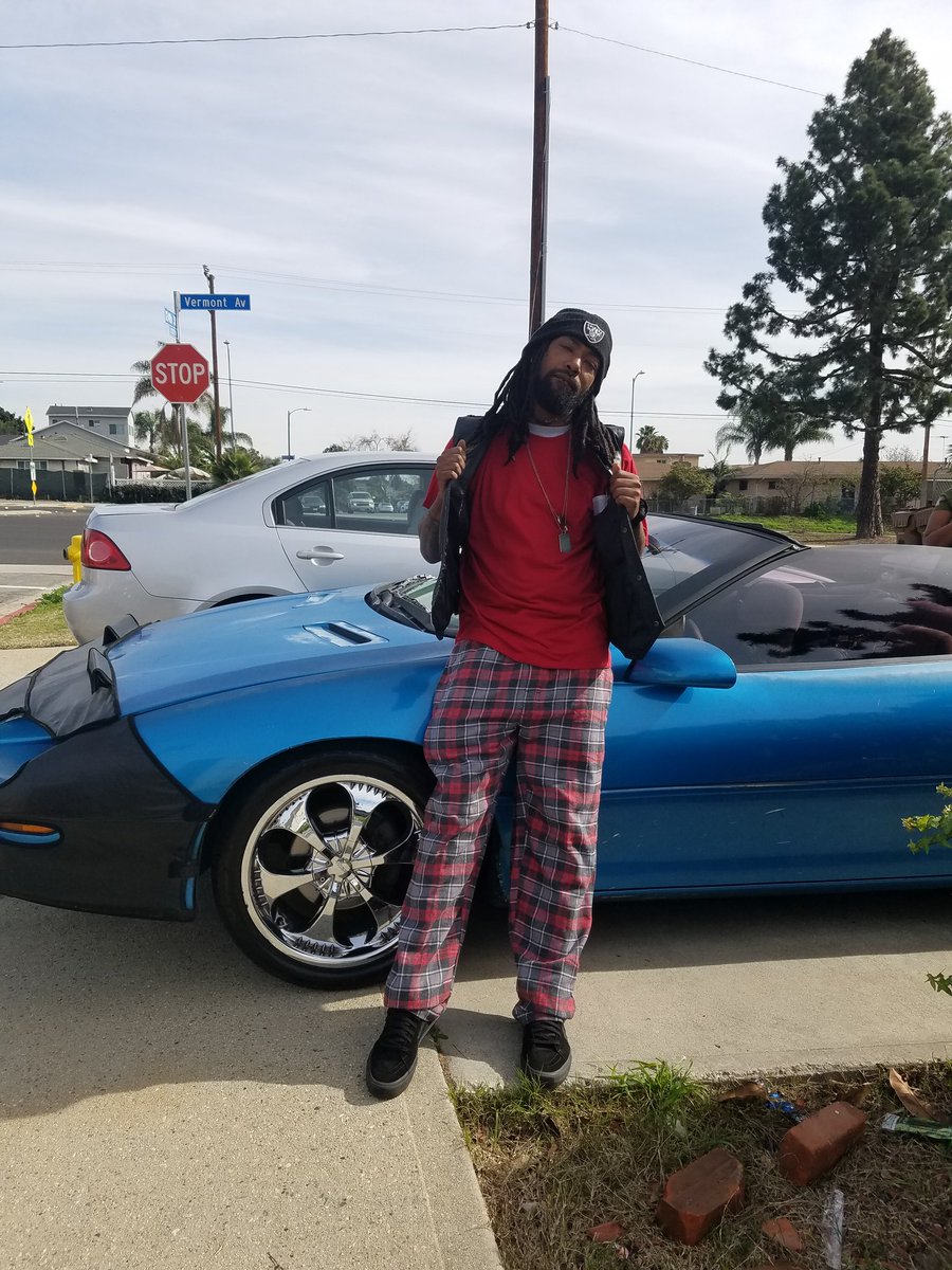 billydakidd03's tweet photo. Happy Sunday #Twitter...I make this pajama pants shit look good...#BrotherhoodOfStreetRacers...#HotRodDivision #PajamaPantsDivision... https://t.co/4jUcMoHmMI