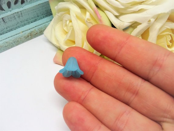CharmsPs's tweet photo. Frosted Lily Beads now all 10% off ♡ #charms #charmshop #charm #charmstore #OnlineMarketing #onlinebusiness #etsy #etsyseller #etsybusiness #smallbusiness https://t.co/av0iUOcmhz
