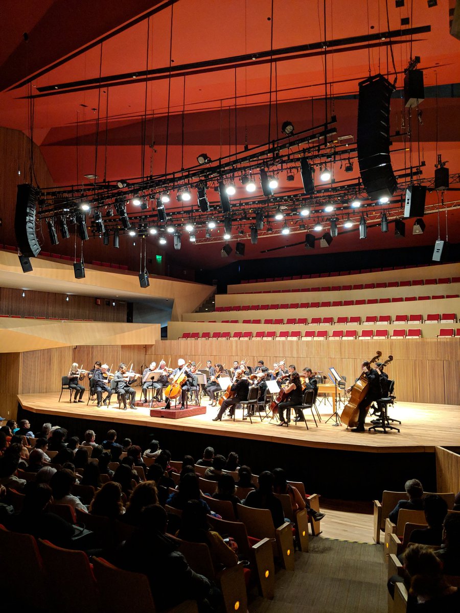 Great concert of the <a href="/OFCMex/">Filarmónica Ciudad de México</a> under Maestro #ScottYoo at the Centro Cultural Roberto Cantoral in Mexico City.
Unfortunately the space looks better than it sounds: Dry, distant and mono... and with HVAC noise destroying all delicate passages.