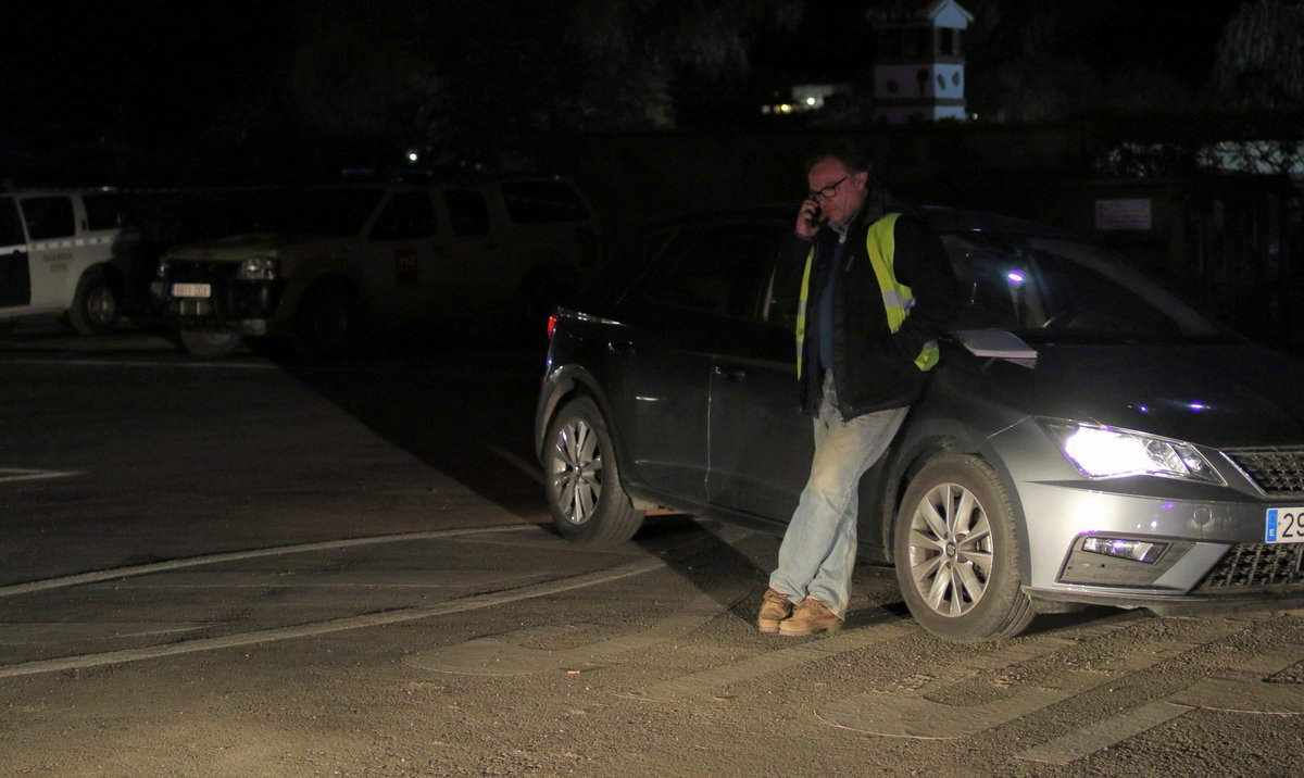 Hasta los héroes necesitan un descanso. Lejos de la prensa ha podido tomar un pequeño respiro junto a parte de su equipo. <a href="/AngelGarciVidal/">Angel García Vidal</a> lleva toda la semana casi sin dormir mientras dirige los trabajos del rescate de Julen, que afrontan su recta final. Admiración. <a href="/el_pais/">EL PAÍS</a>