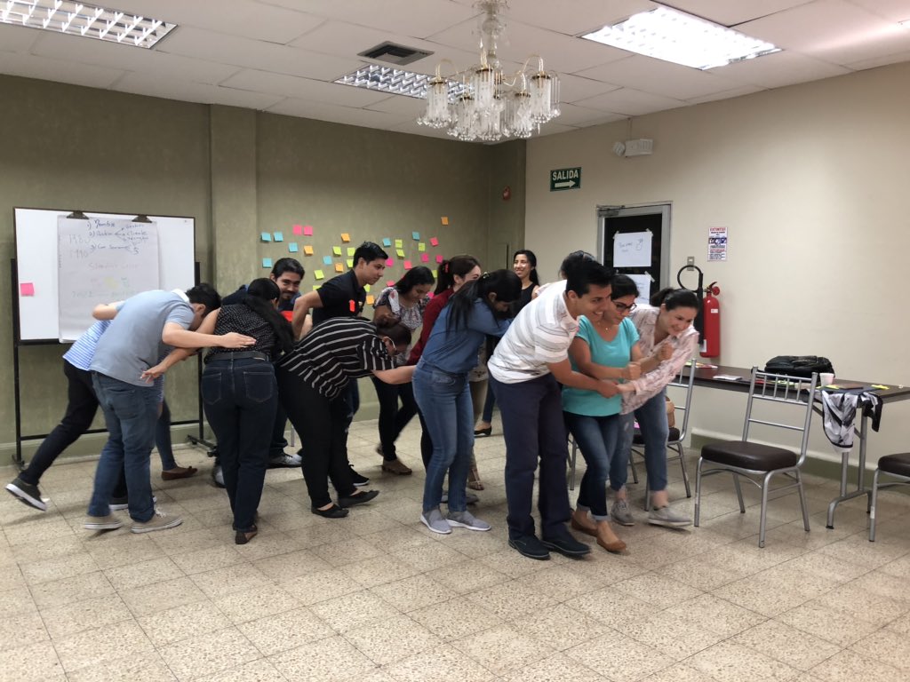 i3labespol's tweet photo. Hoy finalizamos nuestro Taller Fundamentos Scrum con excelentes equipos que aplicaron y ejecutaron un proyecto utilizando los artefactos , eventos y roles de scrum  #espolinnova https://t.co/tMyLGuM16K