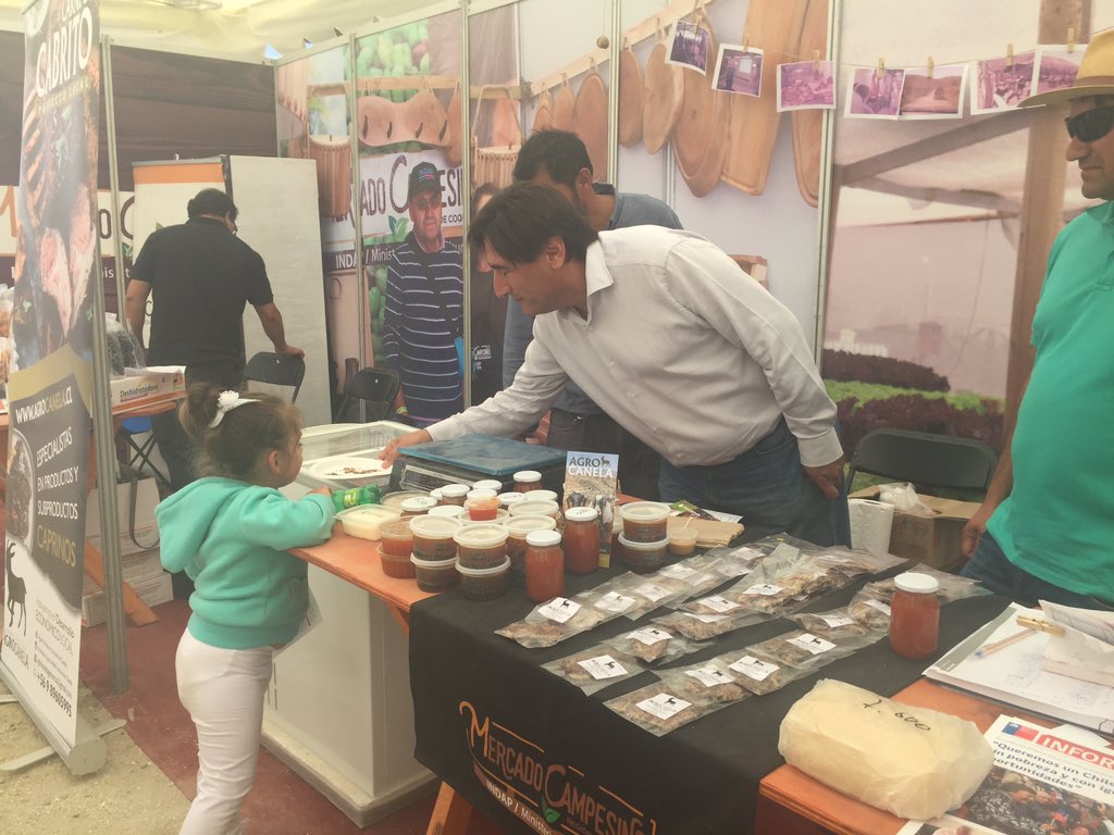 #AlMomento | Alcalde Manuel Marcarian Julio y el Gobernador de Choapa Juan Pablo Gálvez, acompañaron a Bernardo Leyton Alcalde de Canela, a realizar un recorrido por la #ExpoChoapa2019. #VeranoFelizEnLosVilos