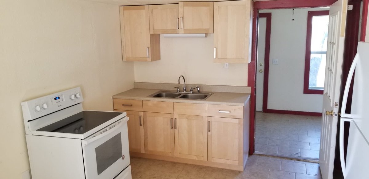 SungoldProperty's tweet photo. #Kingsland 4331 Skyline Drive - AVAILABLE  🏡 Large Home 8 Rooms or 4 Bedrooms / 2 Bath, Central Air / Heat, Electrcity included up to
$ 150 , could also be 2 Duplex Units , Rent $1150 / Monthly - #commercial space, #office 
Details ➡ https://t.co/AxodmzIzUp https://t.co/kmQqrJYDke