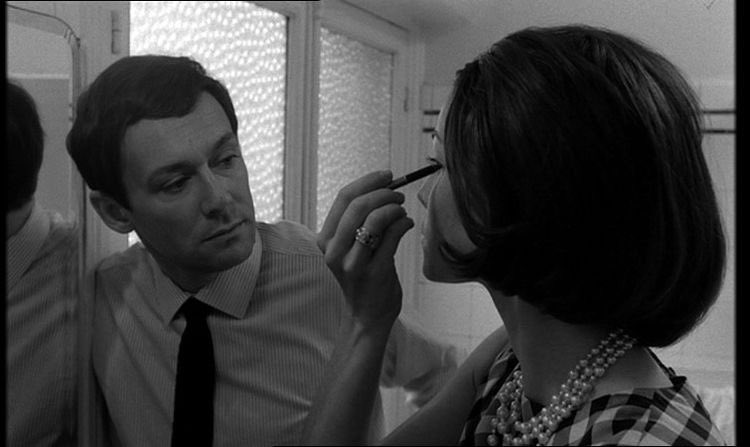 “Kendimi öldürüyorum çünkü beni sevmediniz. Çünkü sizleri sevmedim. Çünkü bağlarımız çok gevşekti. Bağlarımız güçlensin diye kendimi öldürüyorum. Sizi silinmez bir lekeyle baş başa bırakıyorum.”

(Le Feu Follet, 1963)