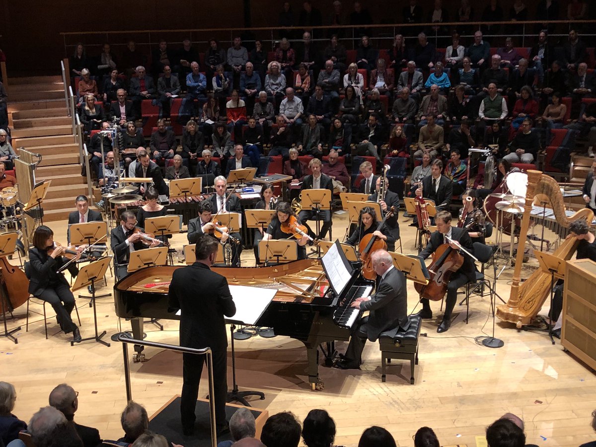 KalliJari's tweet photo. ”Perfect” was @DBarenboim’s brief, but ever so apt description of Matthias  Pintscher’s NUR (=🔥) for piano and ensemble, given an absolutely spellbinding premiere tonight at @boulezsaal with Barenboim as soloist and the composer conducting the #BoulezEnsemble!!💕 BRAVI!!! 👏🏼💐 https://t.co/csNivRoVJT