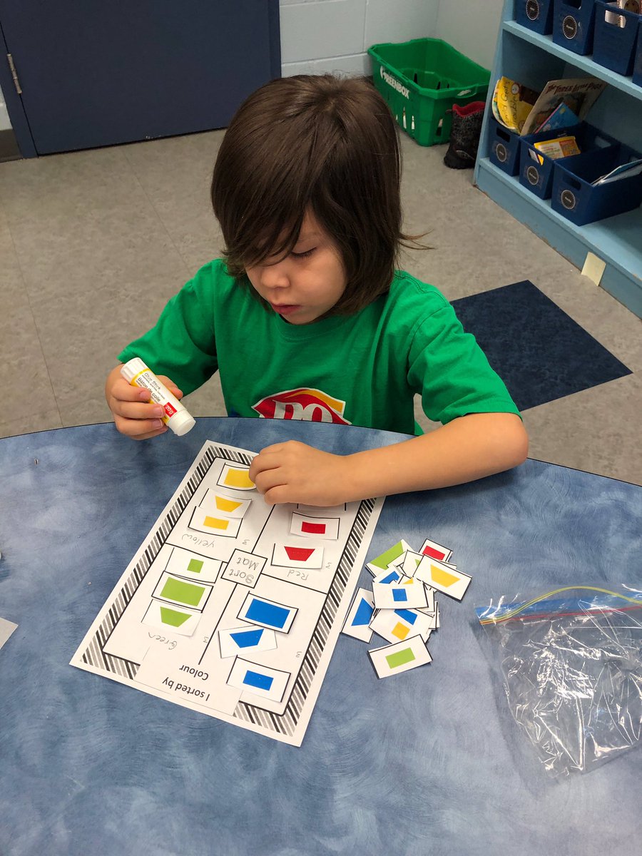 SchoolMckitrick's tweet image. Sorting 2-D shapes by a number of attributes - number of edges and vertices, size, colour, and shape. #grade2. #sortingshapes