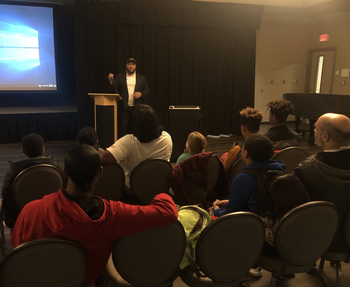 Had an opportunity to lead the 1st Urban Summit here in Youngstown. We’re teaching young parents financial responsibility &amp; encouraging them to learn a skill trade! The first of many to come and glad to be leading change in my community! #giveback #teachtheparentteachthekid