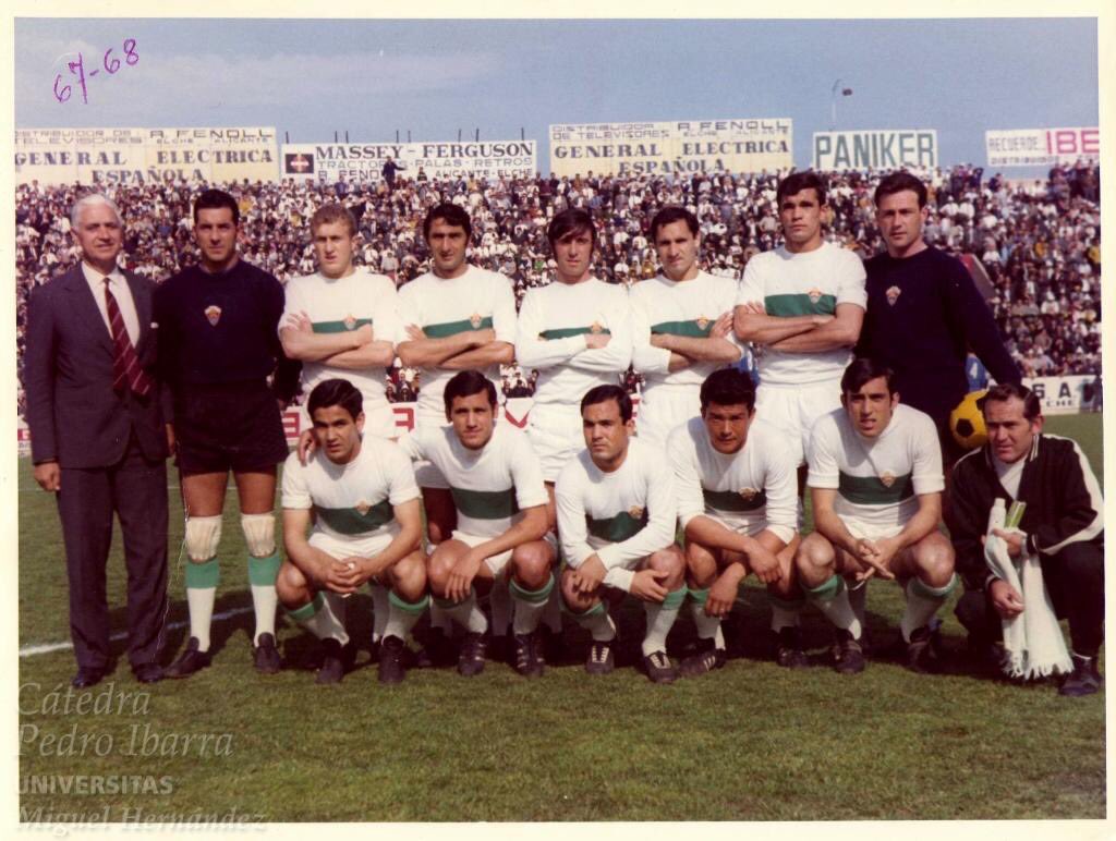 FOTOS HISTORICAS O CHULAS DE FUTBOL - Página 5 DxYo4FCWwAA8Z_9