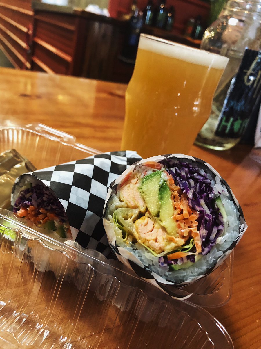 Something new in our menu, GOLDEN FISH SUSHIRRITO featuring tempura salmon and tuna! Grab one right now! We'll be at Burgeon Beer Co. til 7pm!

#Goldenfishsushirrito #ZsBuddies #burgeonbeercompany #sushilove #sushirrito #sushiburrito