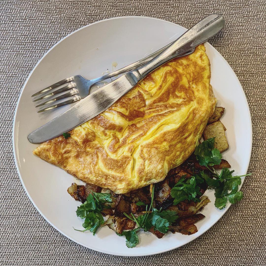 manrilla's tweet photo. Don’t hate me ‘cuz I’m #nicelikethat. #ShaykhChef. #desayuno #breakfast #brunch https://t.co/qYNdBk43fo